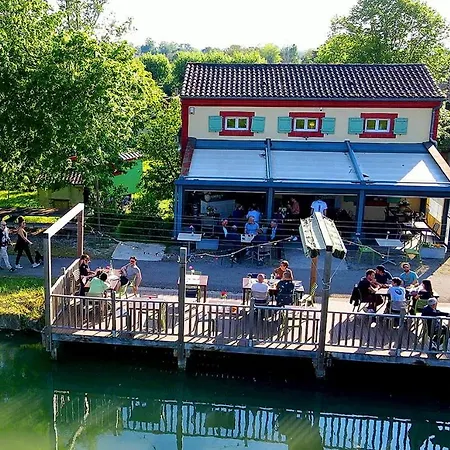 Une Bouteille Au Canal Dieupentale Esterno foto