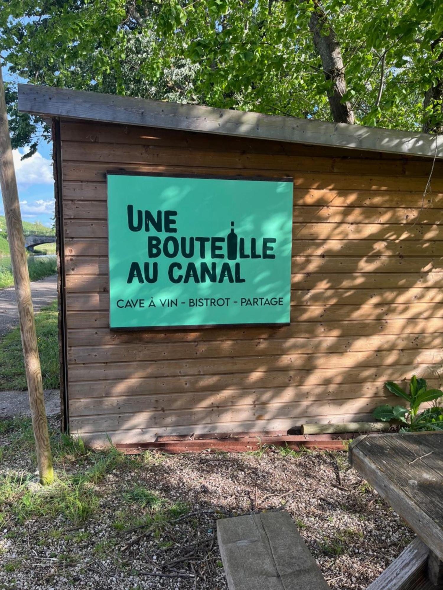 Bouteille Au Canal Chalet Dieupentale