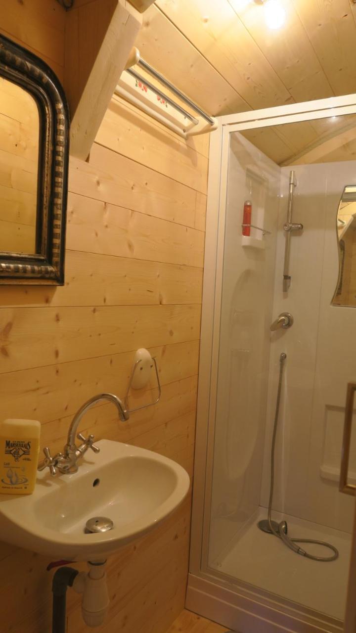 Bouteille Au Canal Chalet